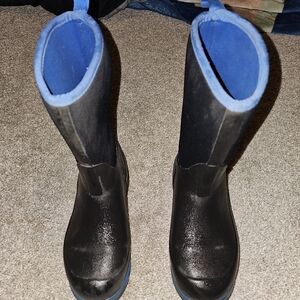 Muck snow boots